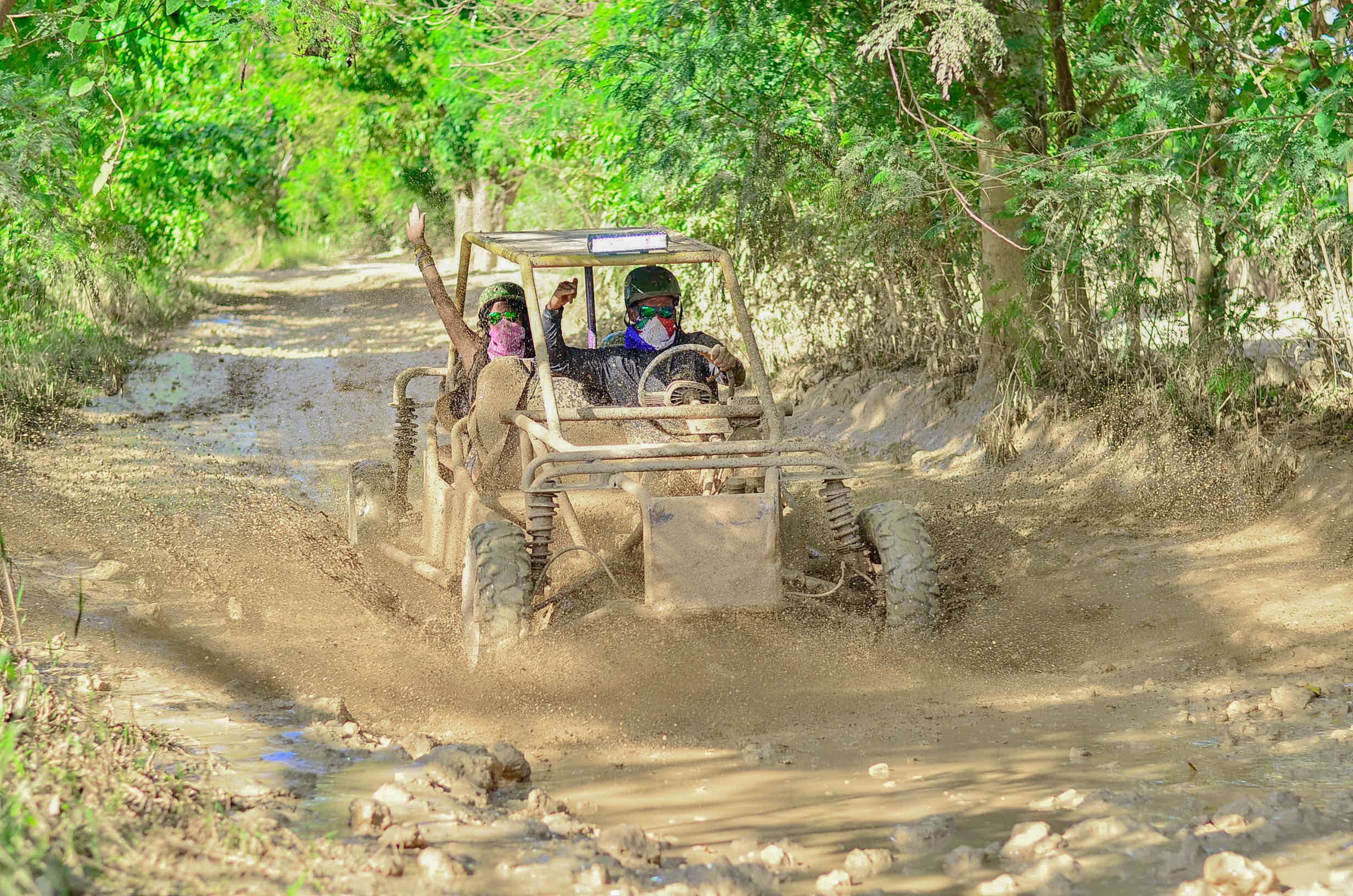 Tour de Buggy y Cenote desde Riu Bambu